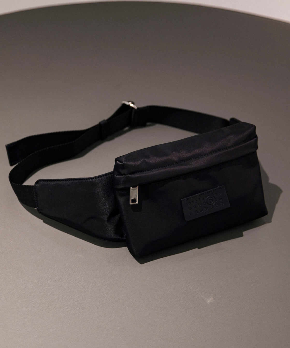 ニューメリック ベルトバッグ