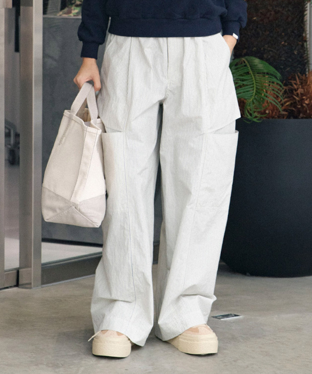 finx stripe bow silhouette pants