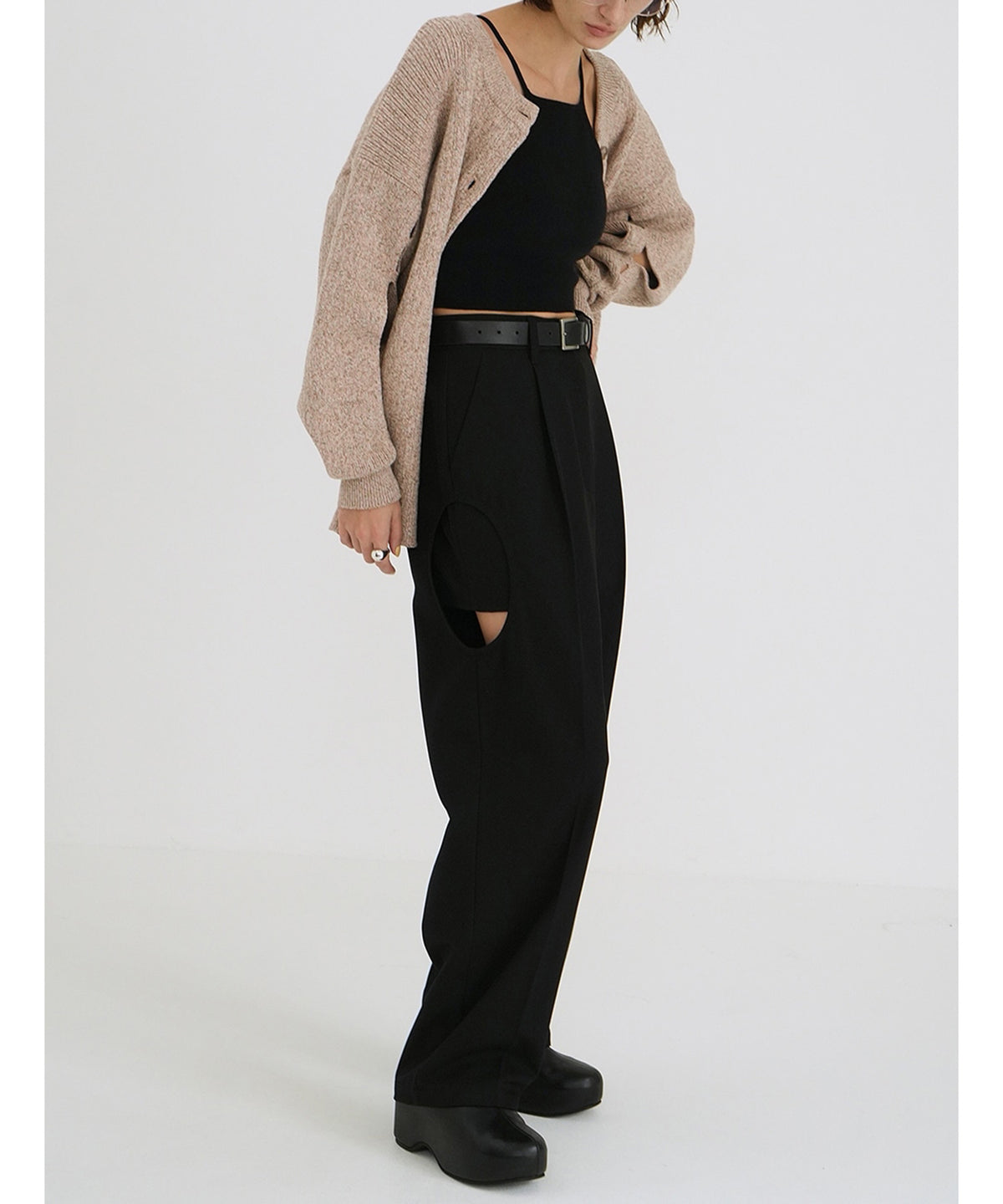 SIDE CIRCLE CUT PANTS