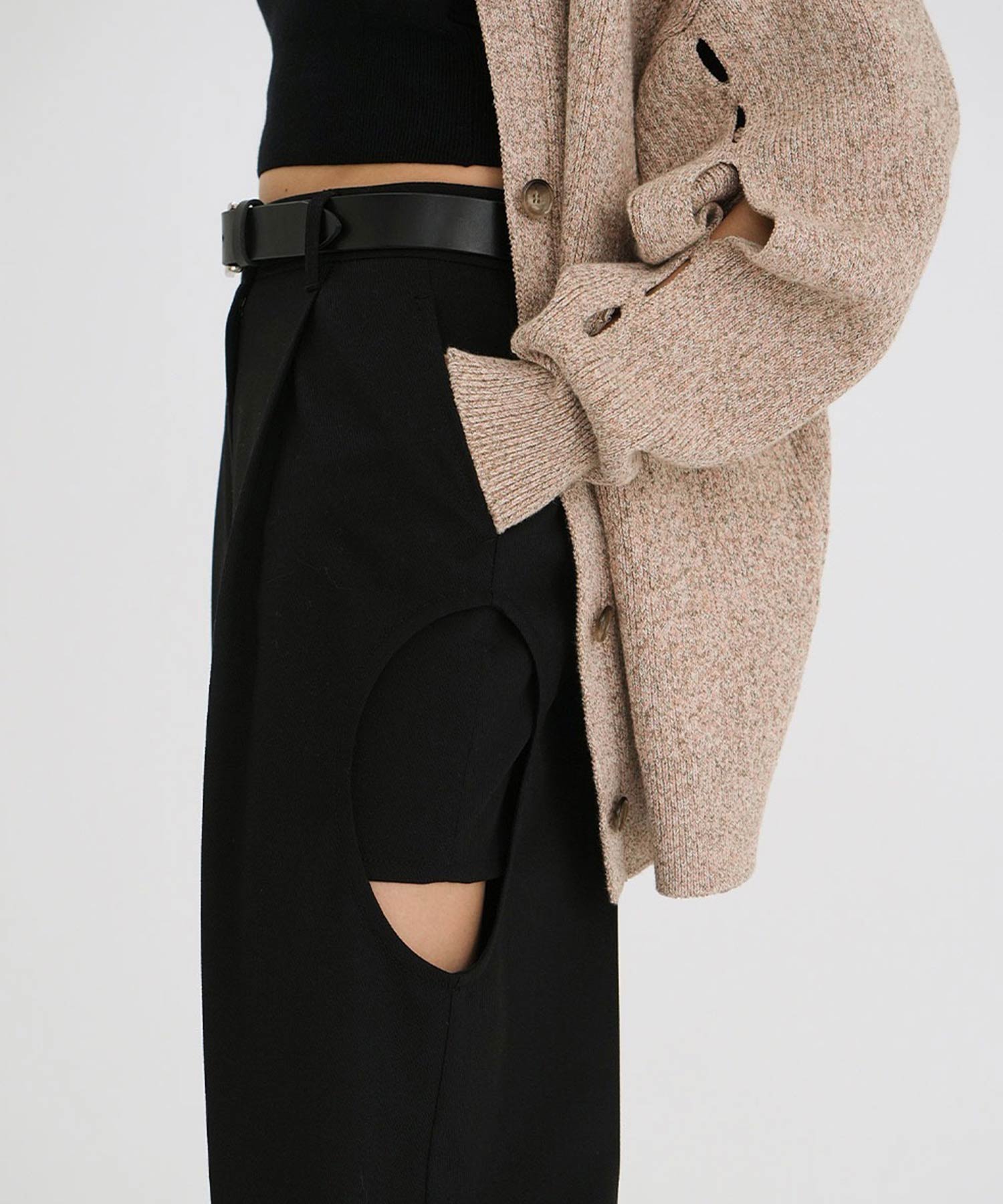 SIDE CIRCLE CUT PANTS