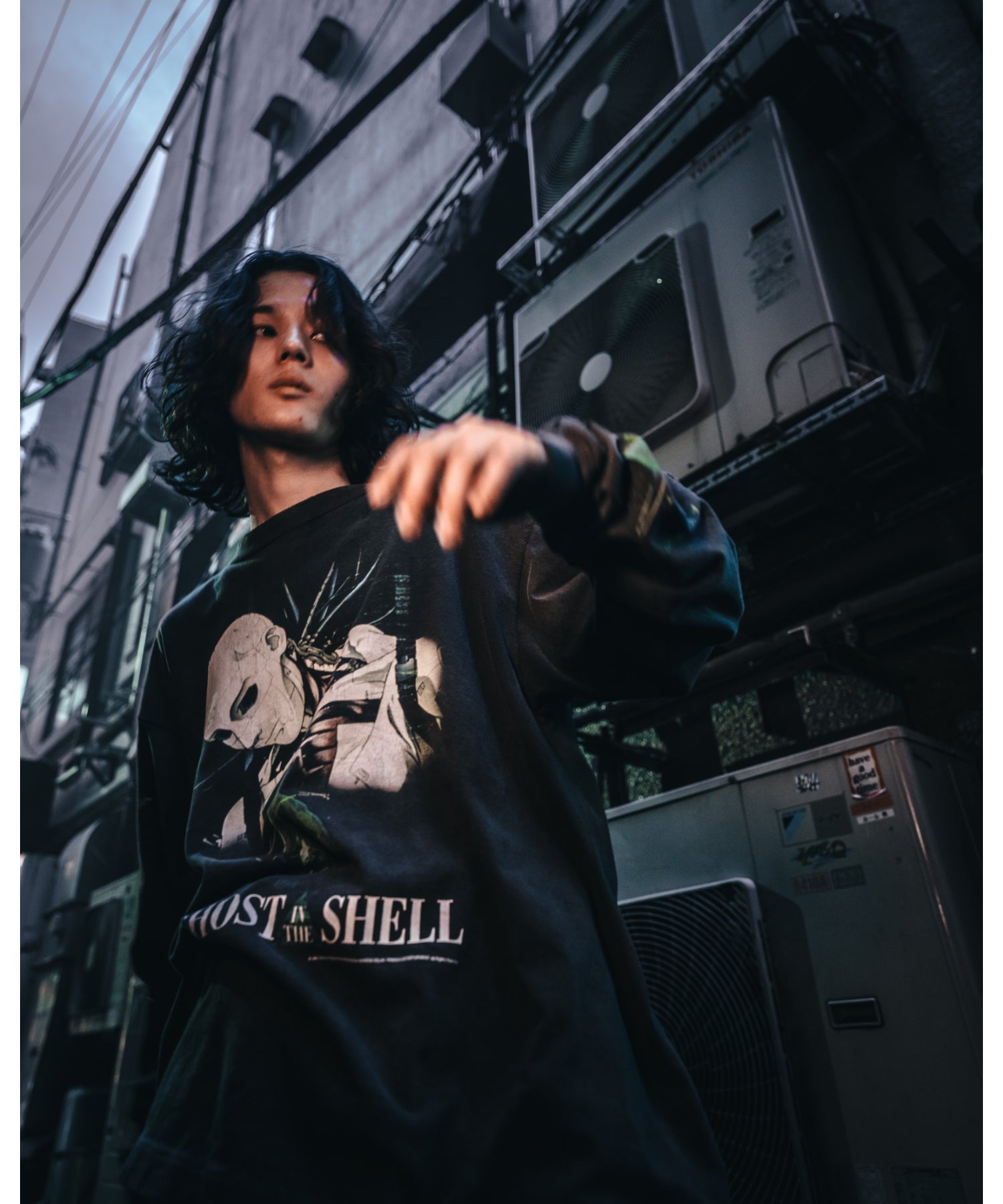 SAINT Mxxxxxx公式による攻殻機動隊コラボ長袖TEEシャツのLOOK・正面あおり