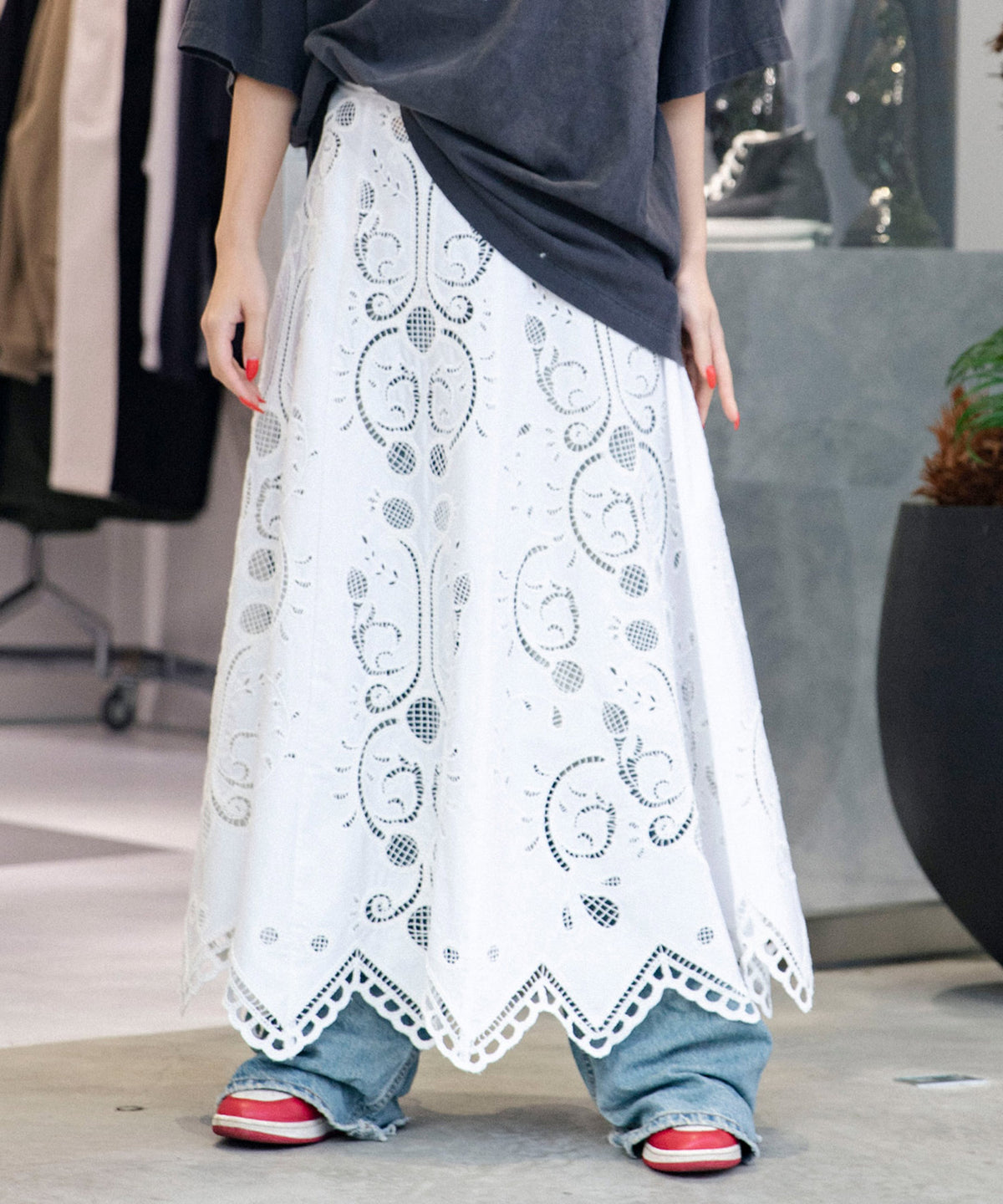 EMBROIDERY LACE SKIRT