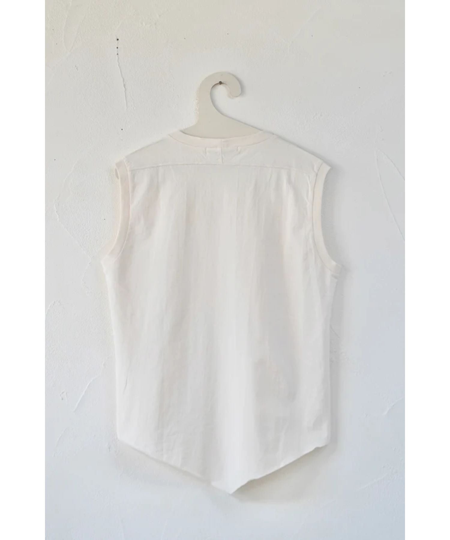 PLAIN SLEEVELESS TEE