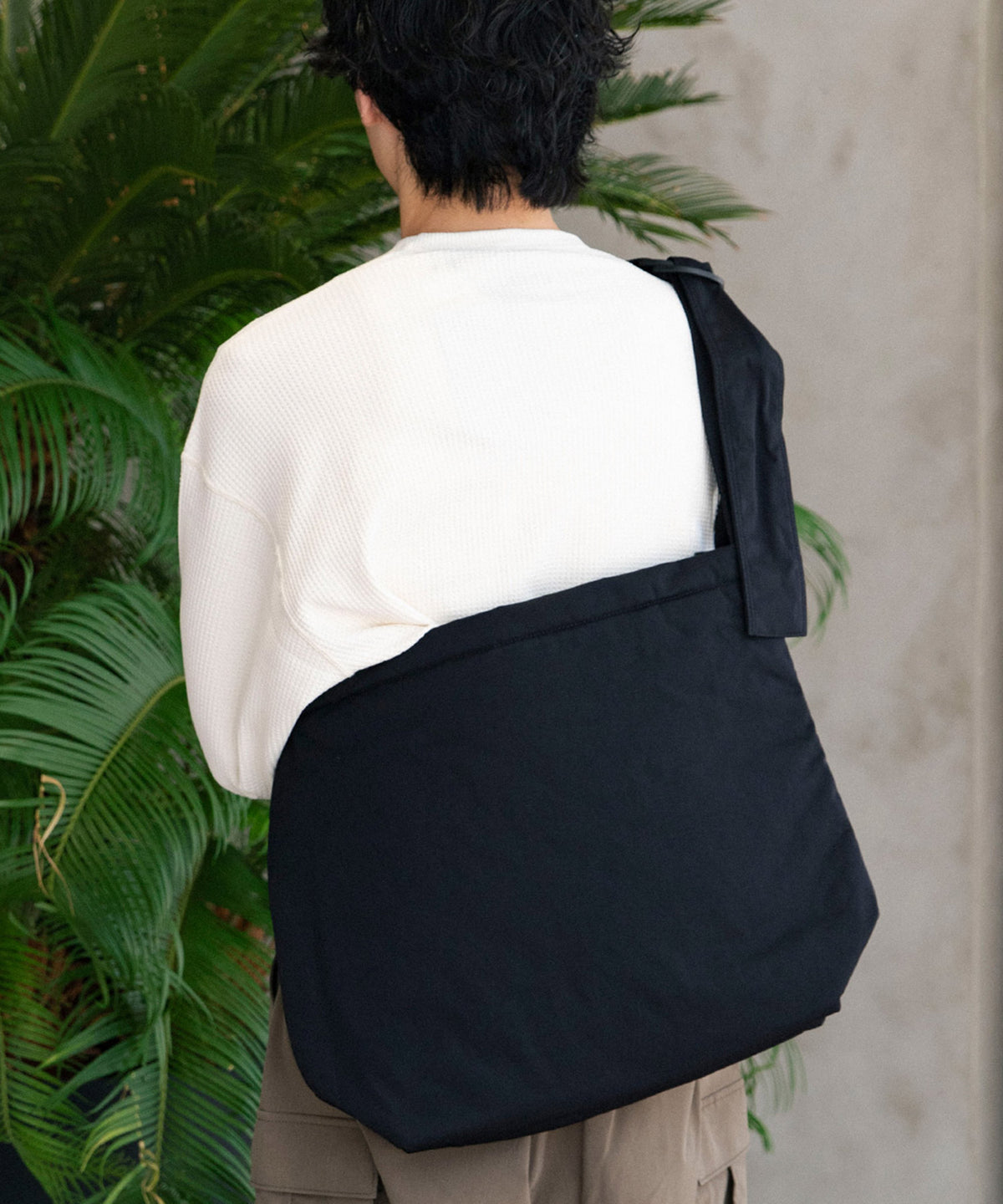 TECH SLING BAG