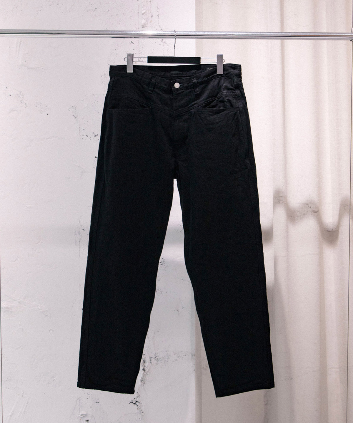 ブラックデニム テーパードパンツ