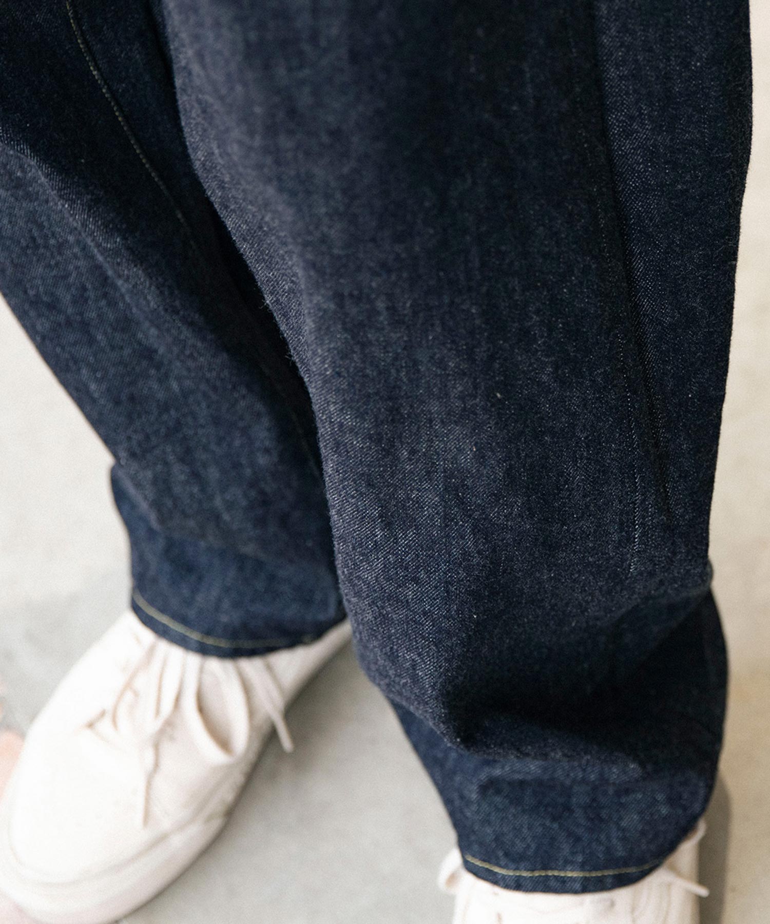 CLASSIC DENIM PANTS
