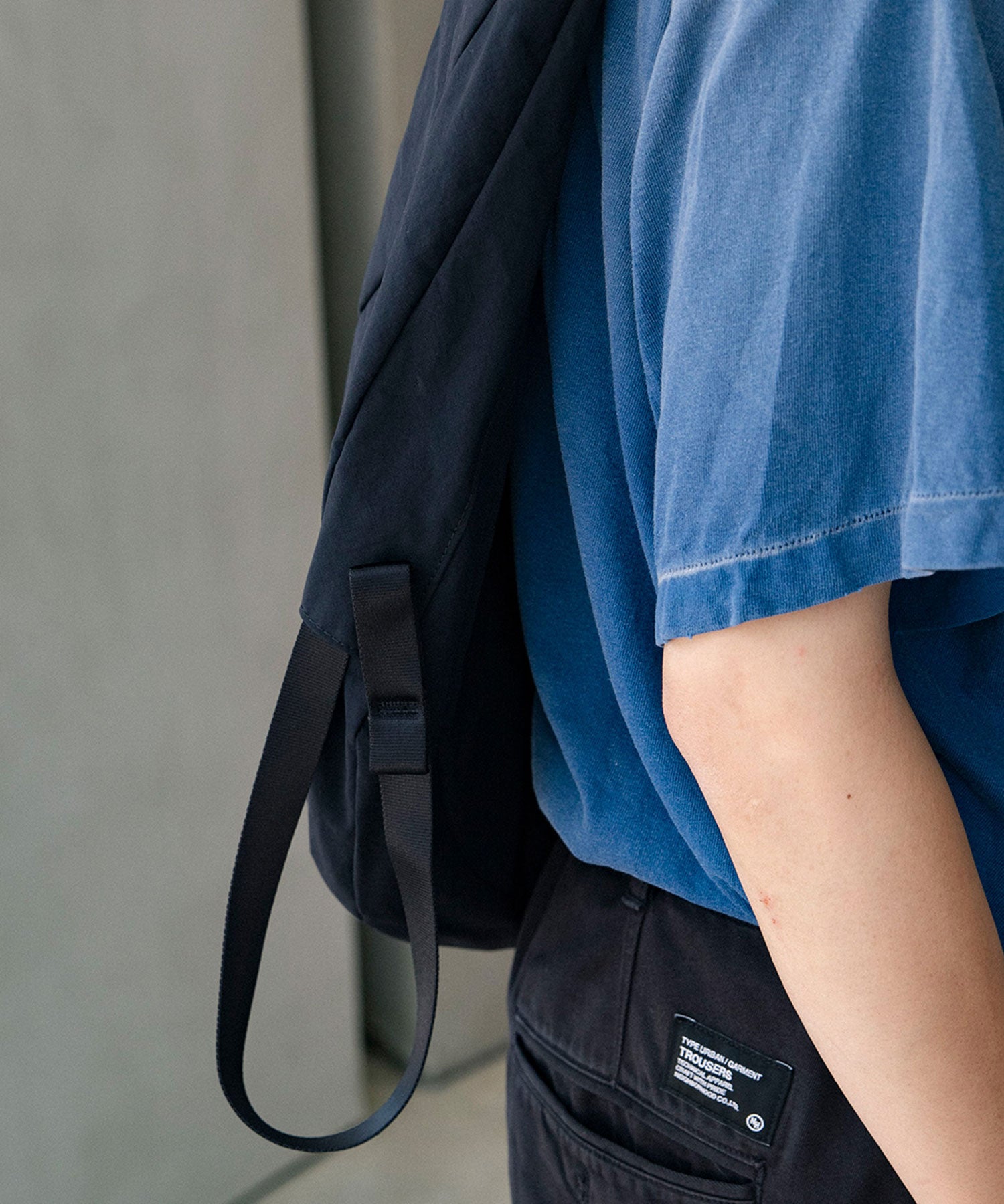 HELICOID ACROSS BODY BAG