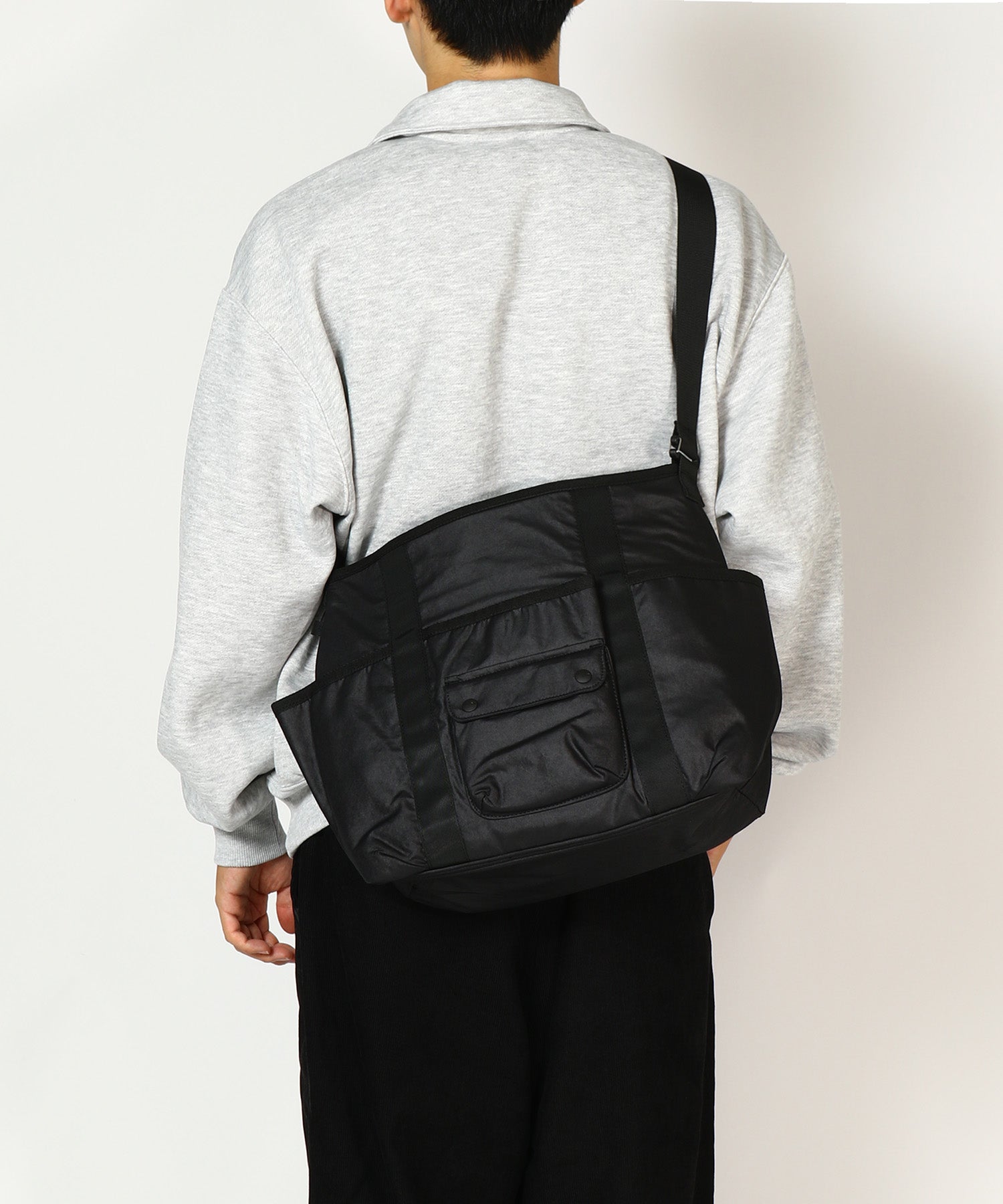 TECH REVERSIBLE ONE SHOULDER BAG