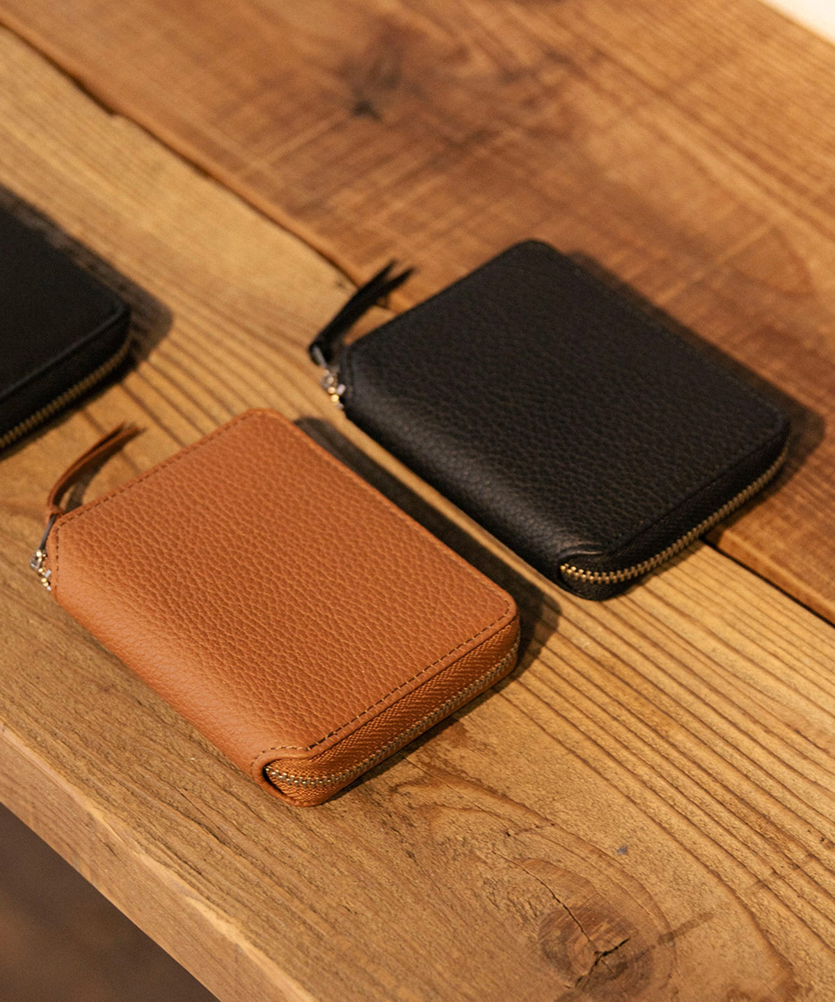 CRISPANIL ROUND PALM WALLET