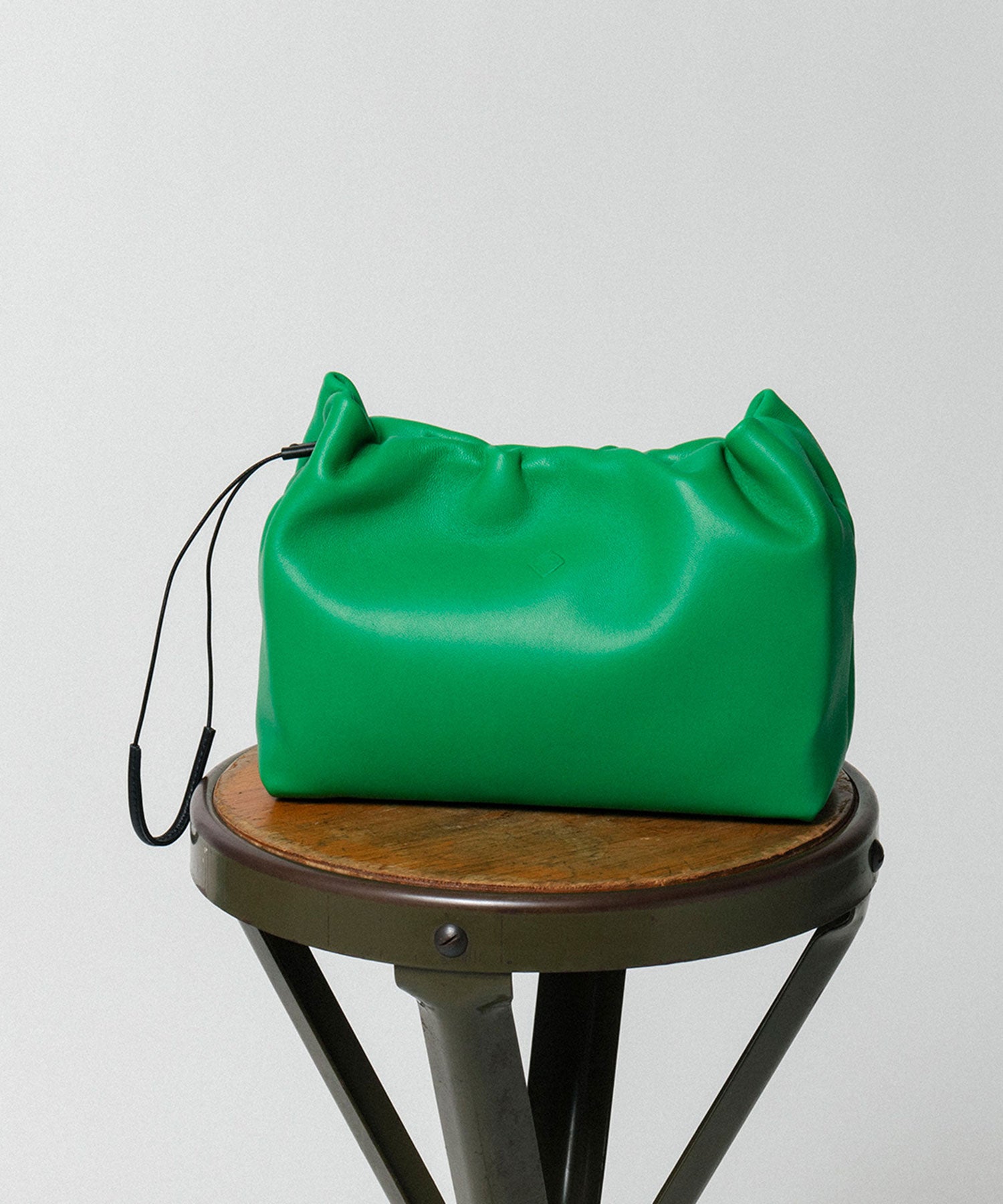 Basic Pouch M (Lamb)
