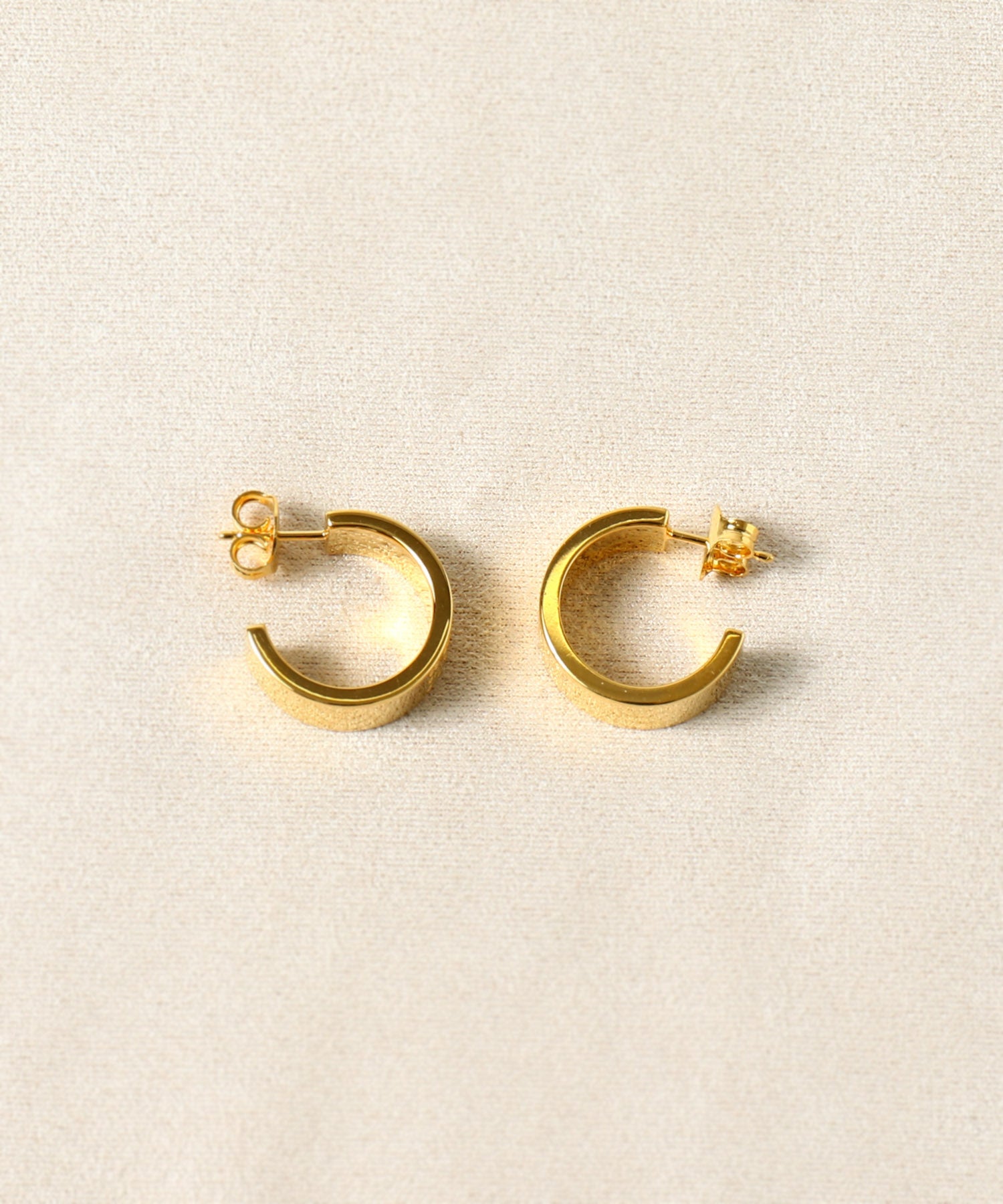 Minimal Logo 8Mm Earrings - 250340453026