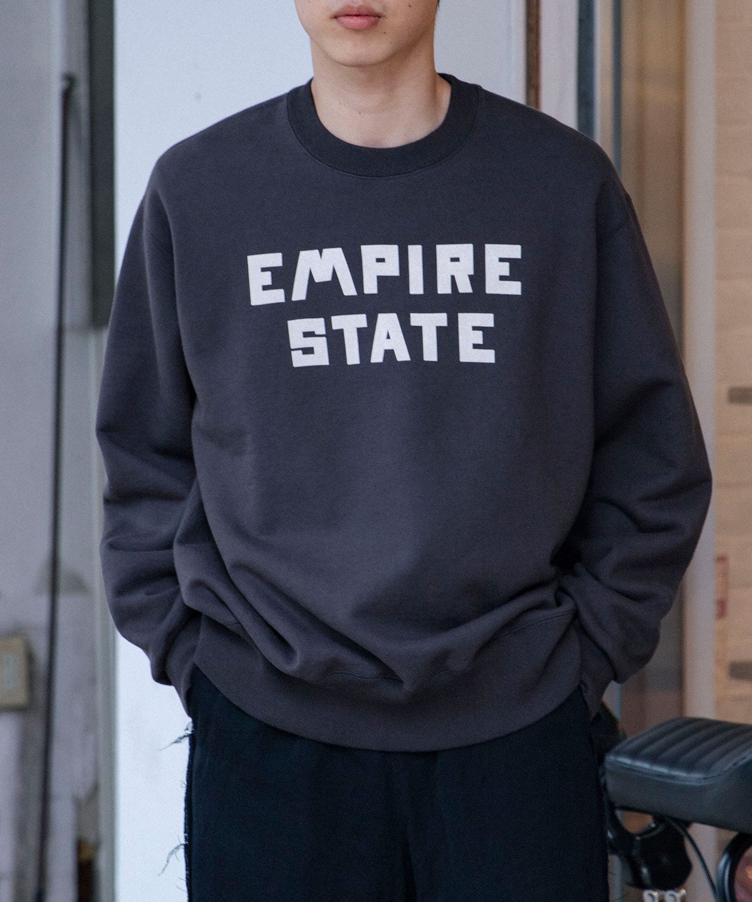 Unlikely Simple Sweat Crew "EMPIRE STATE"