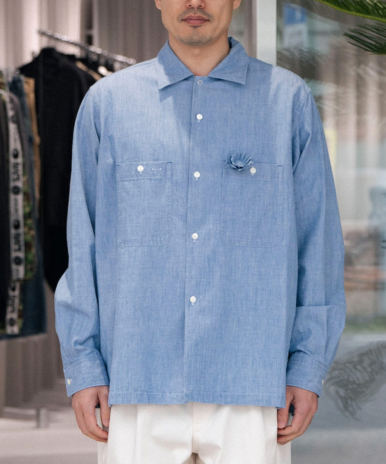 Unlikely Open Collar Work Chambray with Flower