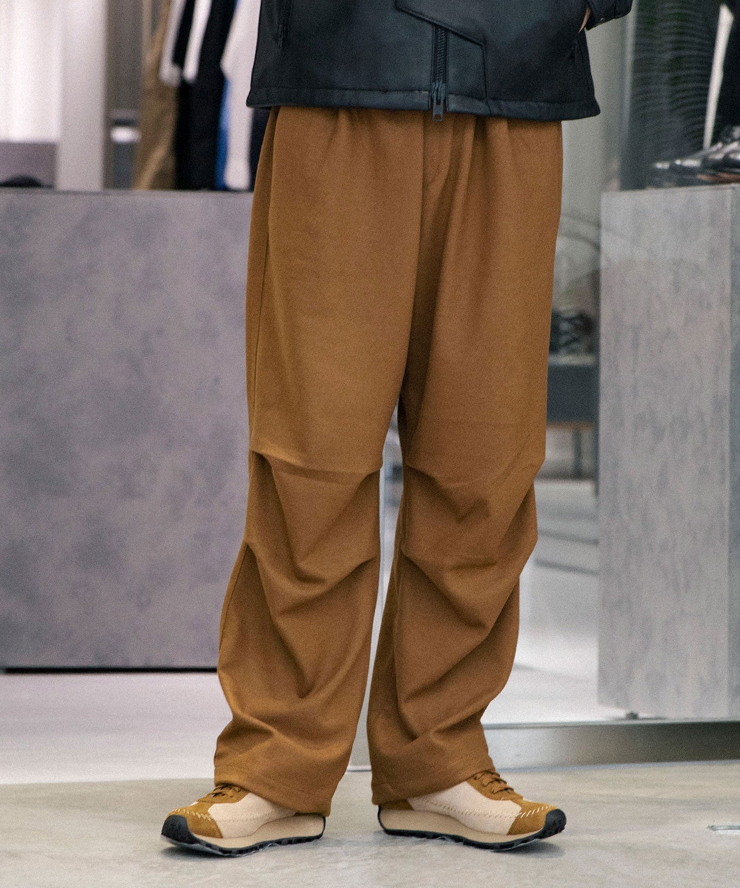 KNEE TUCK PANTS