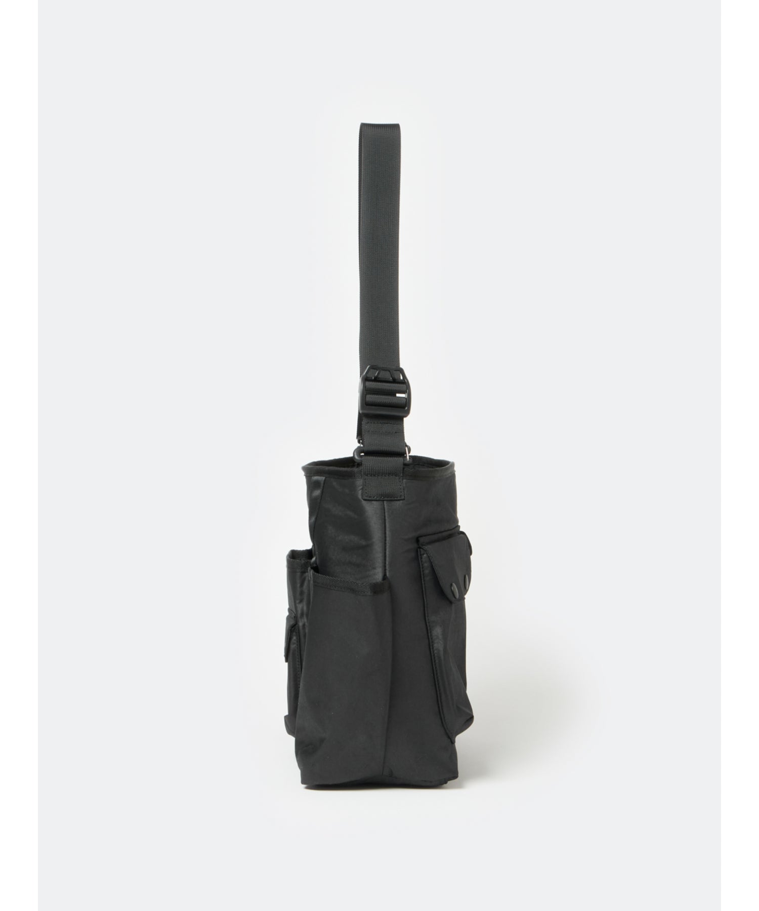 TECH REVERSIBLE ONE SHOULDER BAG