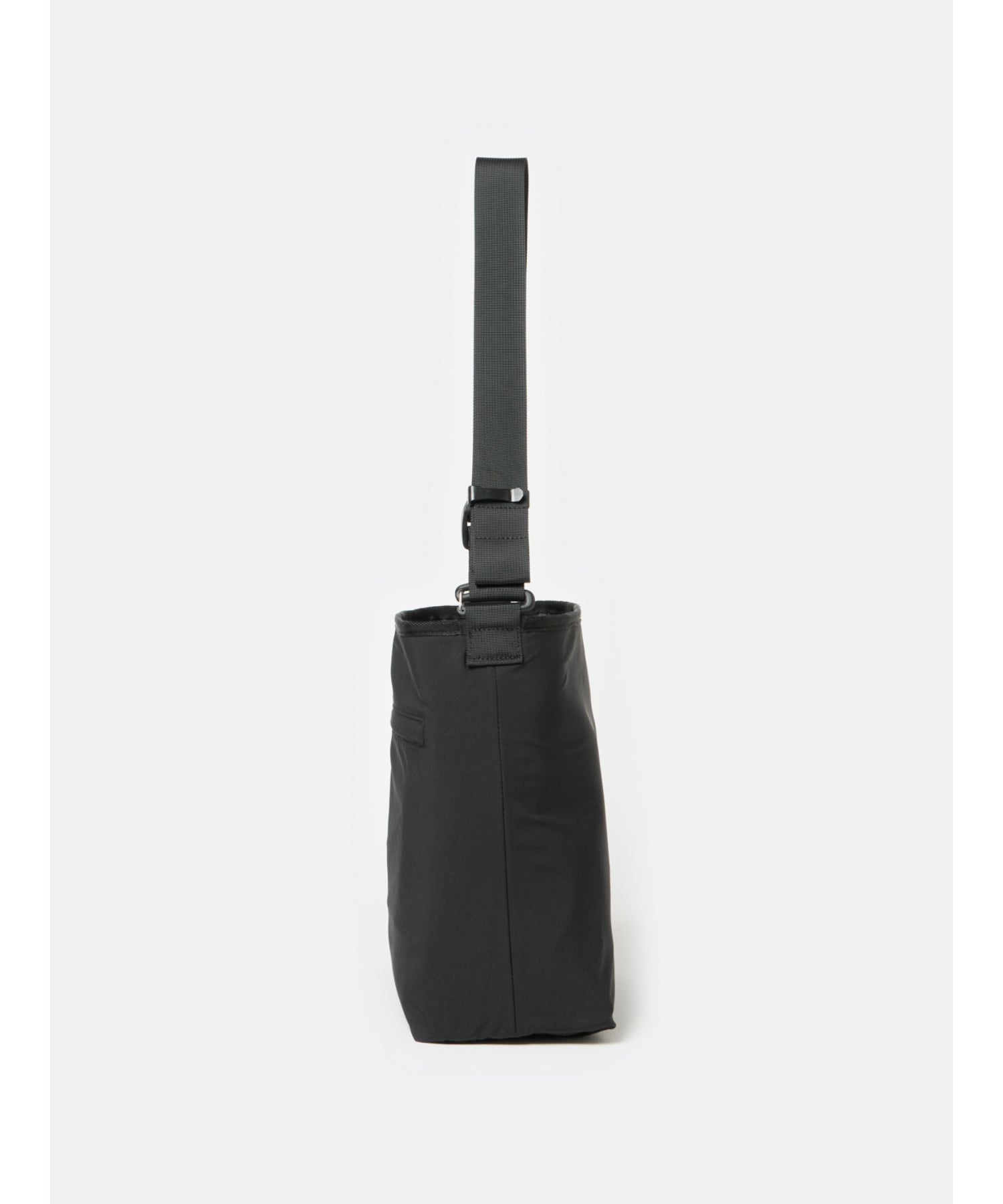 TECH REVERSIBLE ONE SHOULDER BAG