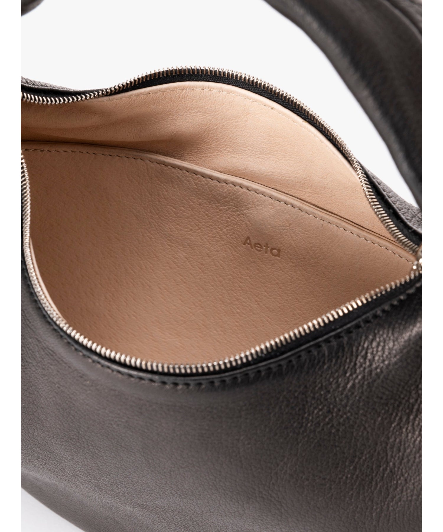 ONE SHOULDER : M