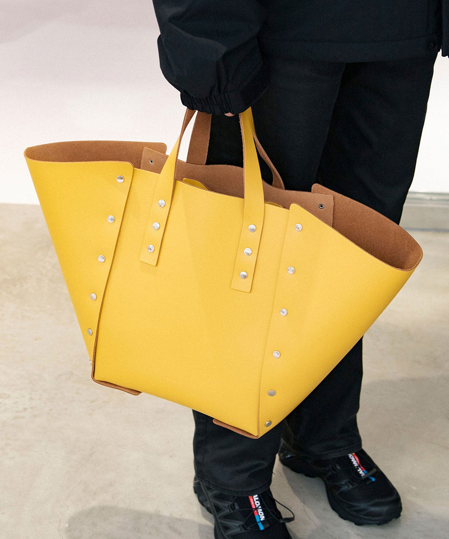assemble hand bag wide M