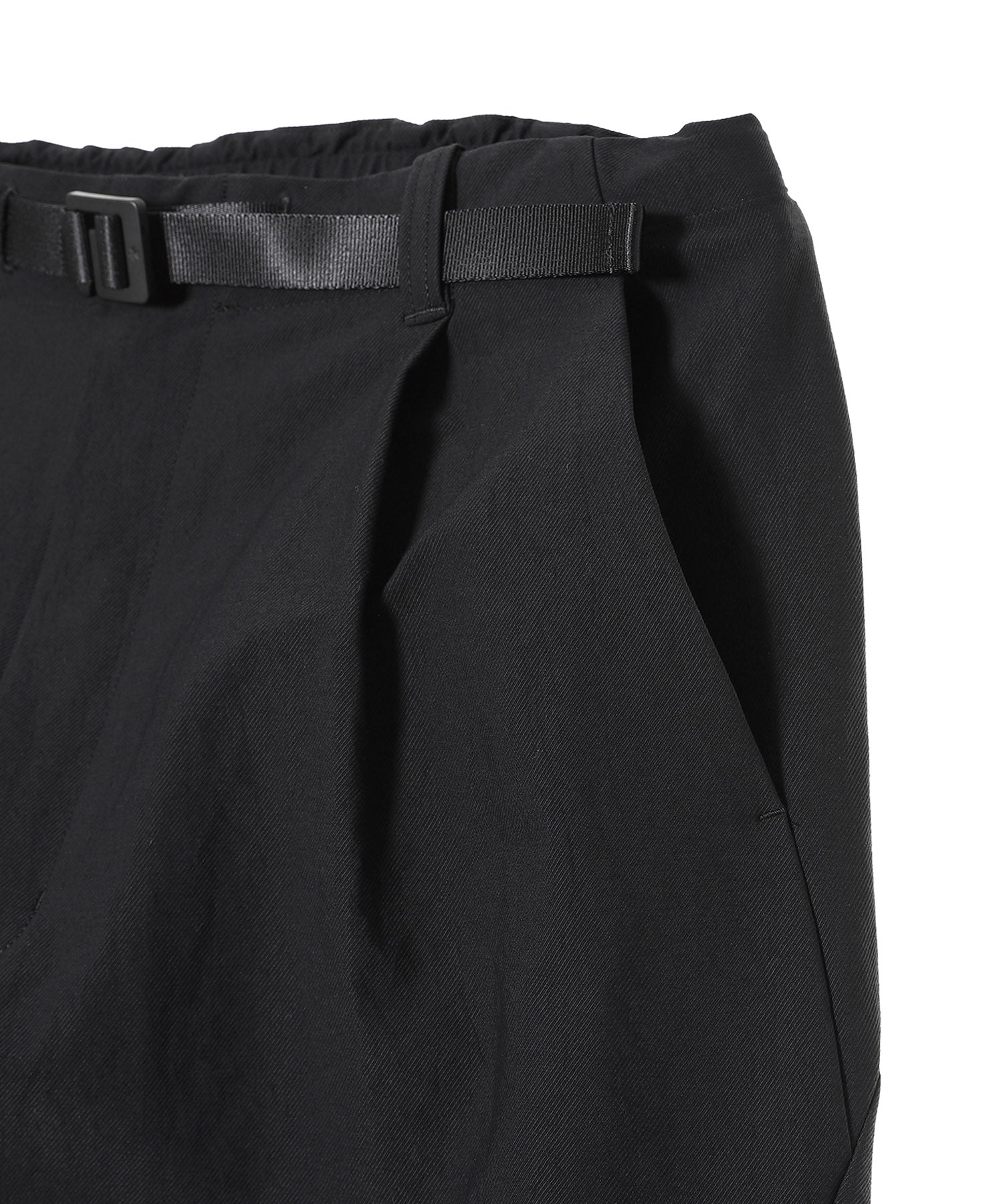 ONE TUCK TAPERED ANKLE PANTS
