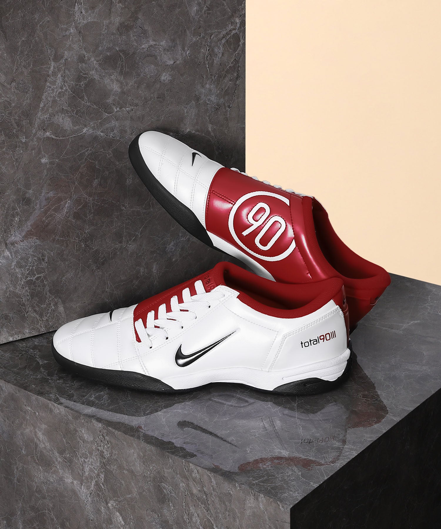 値下げ！新品NIKE トータル90 シルバー　レッド　30cm total90 NIKE公式】ナイキ トータル 90 メンズシューズ.オンラインストア