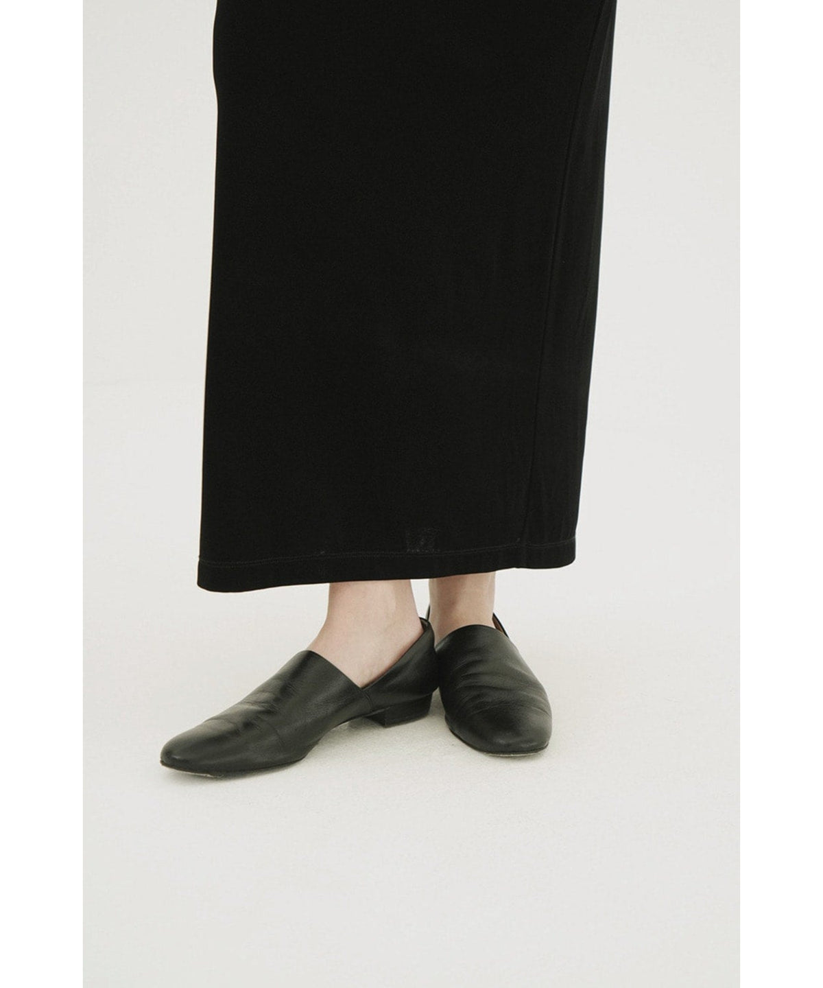 SIDE CUT STACKED FLAT SHOES