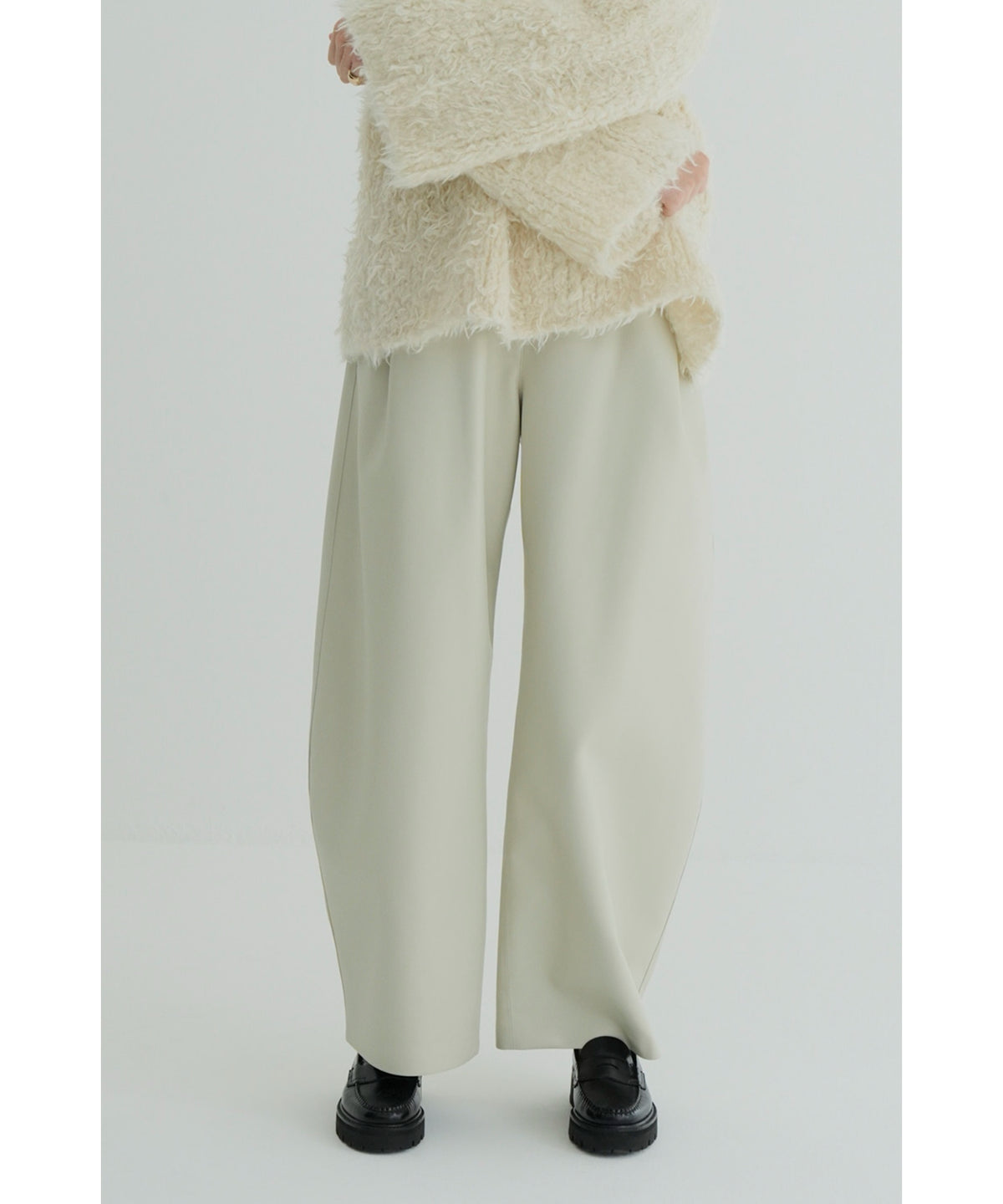 VEGAN LEATHER CURVY PANTS