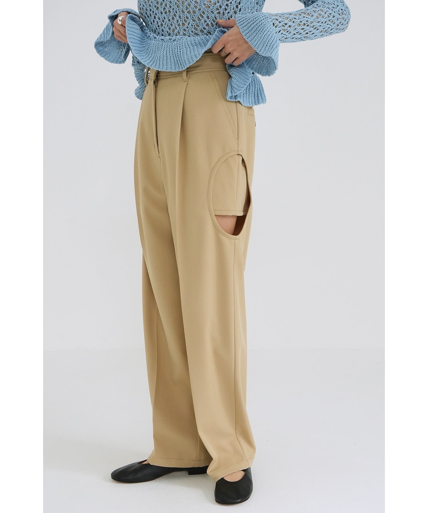 SIDE CIRCLE CUT PANTS