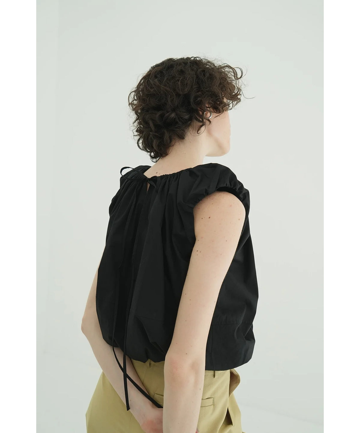 W FACE SLEEVELESS RIBBON TOPS