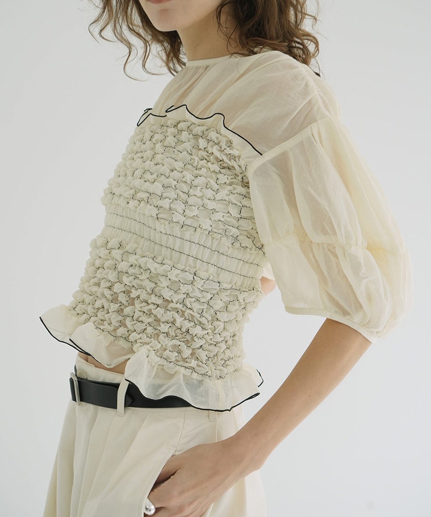 COLOR STITCHED SHIRRING TOPS