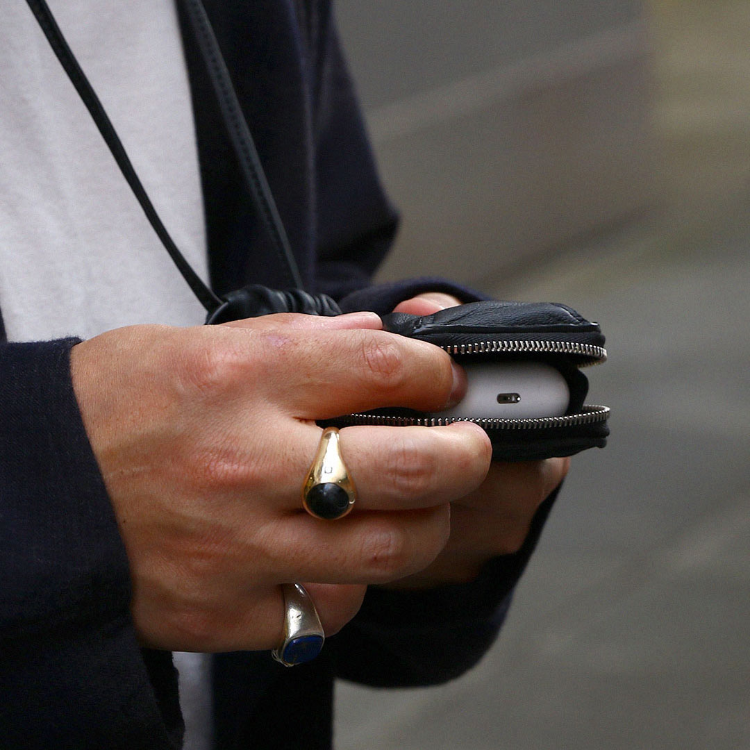 DRAWSTRING AIR PODS CASE