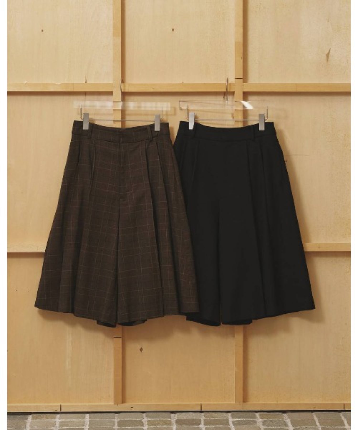 Pleats Bermuda Pants