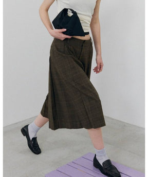 Pleats Bermuda Pants