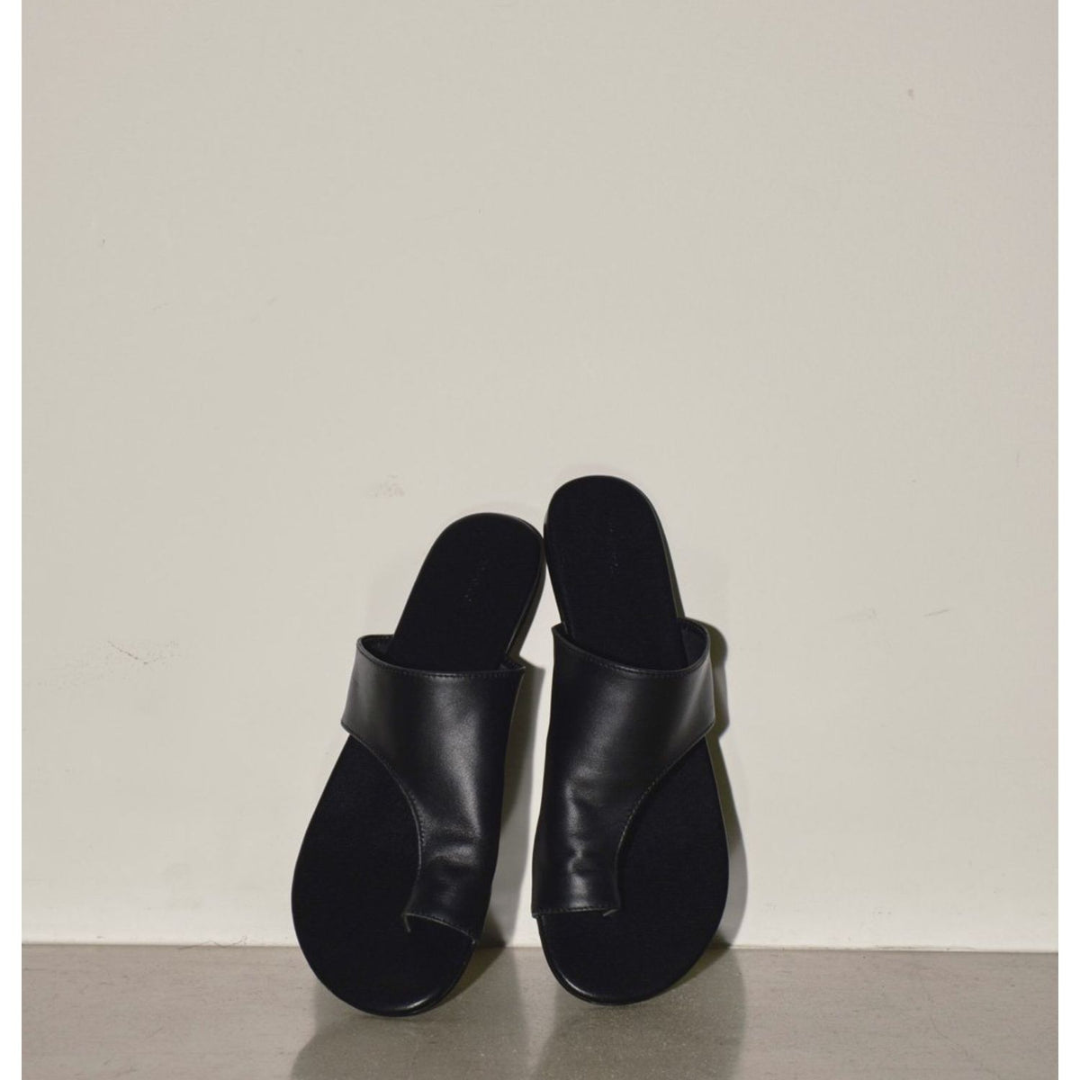 【美品】TODAYFUL Tong Leather Sandals 黒 37 TODAYFUL Tong Leather Sandals 37
