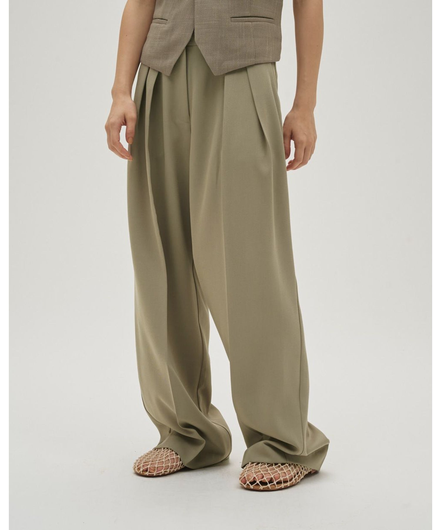 Tuck Wide Trousers