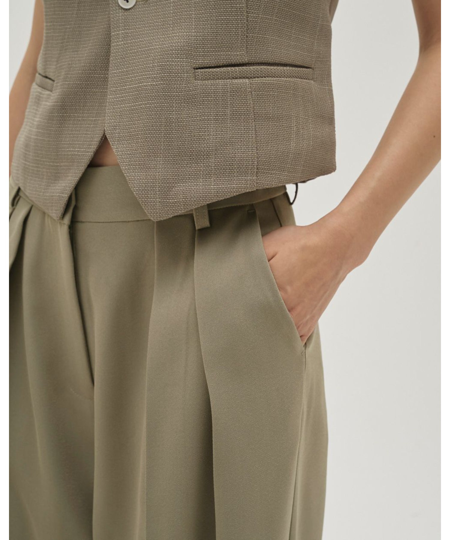 Tuck Wide Trousers