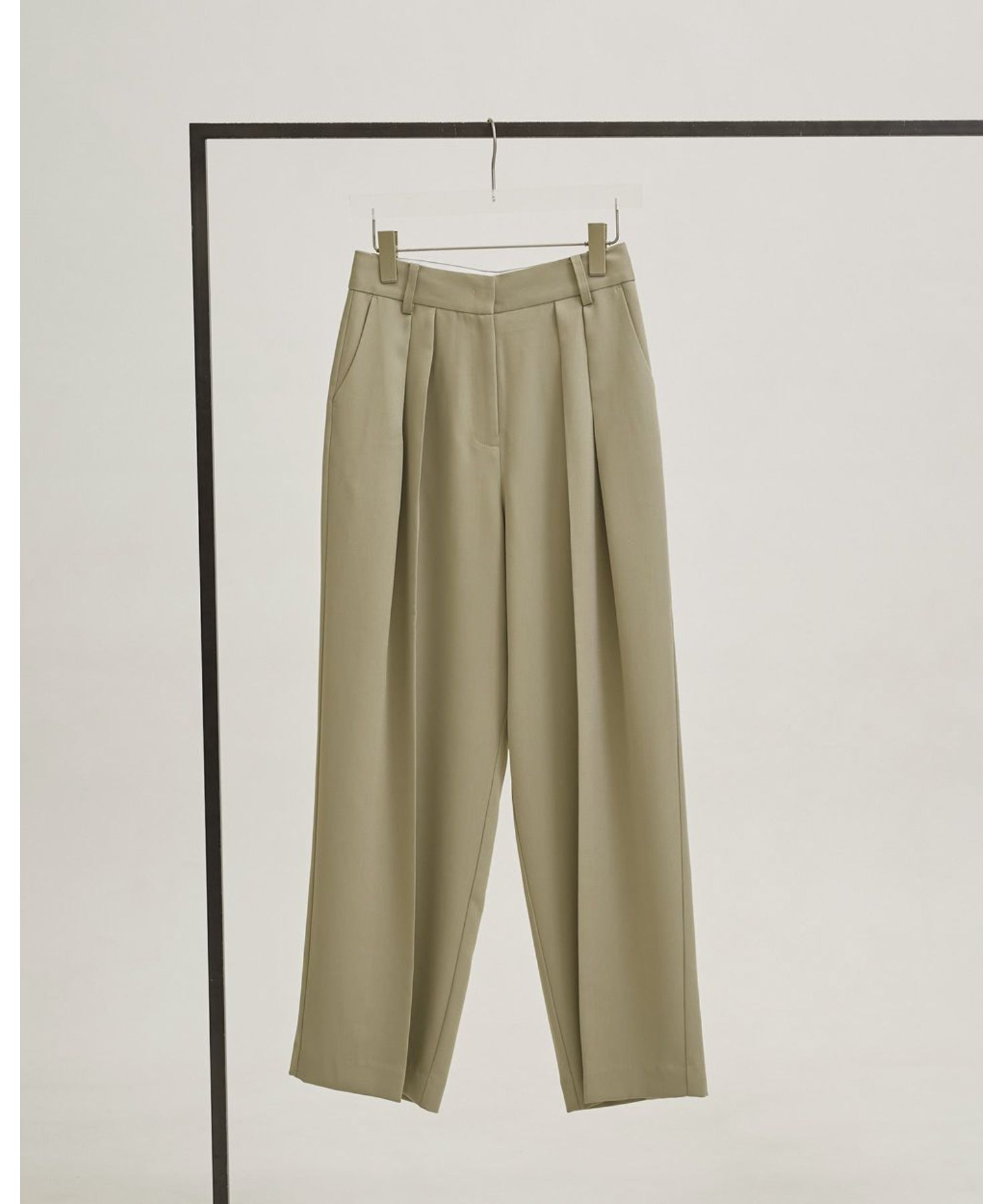 Tuck Wide Trousers