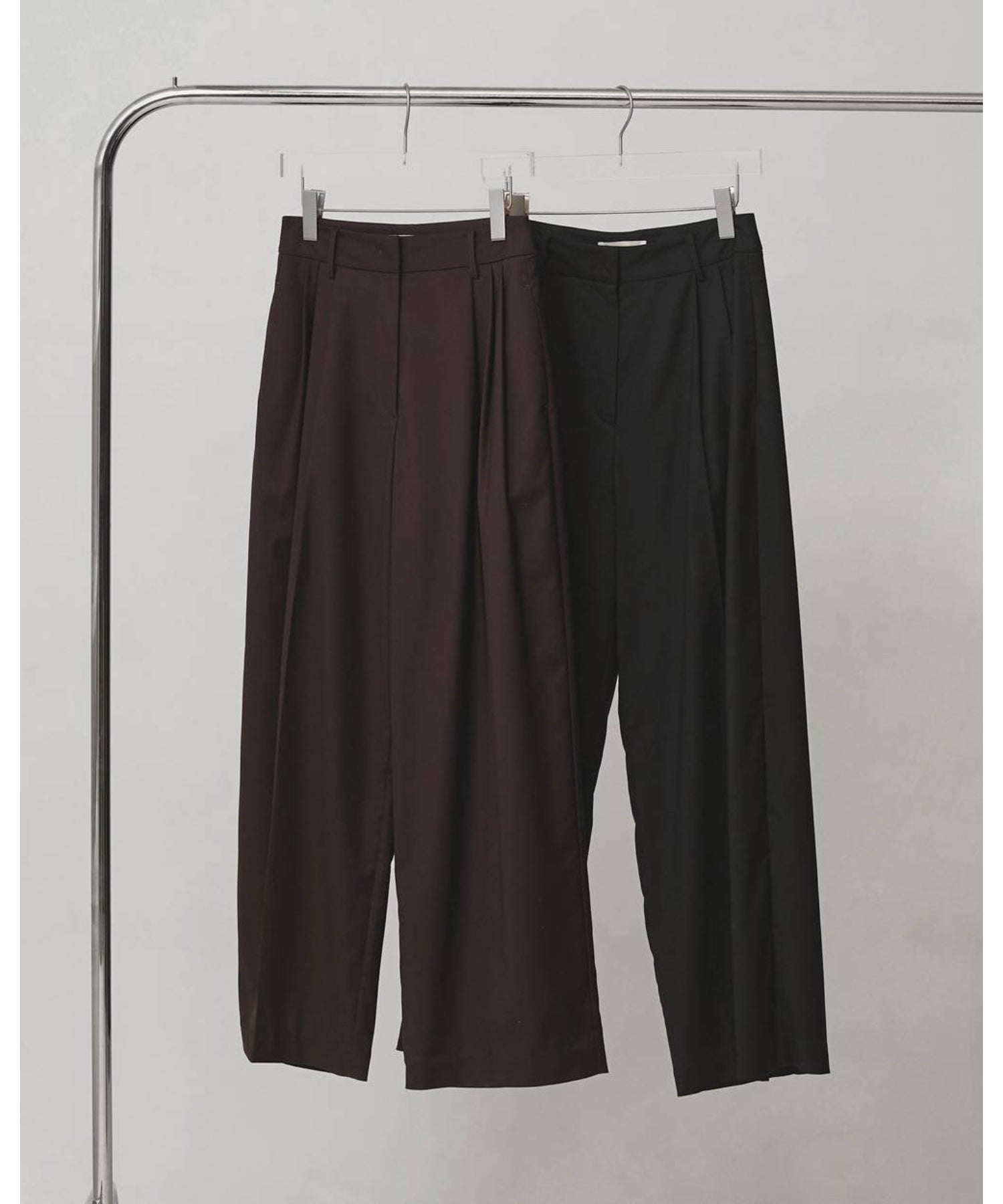 Lightweight Tuck Trousers