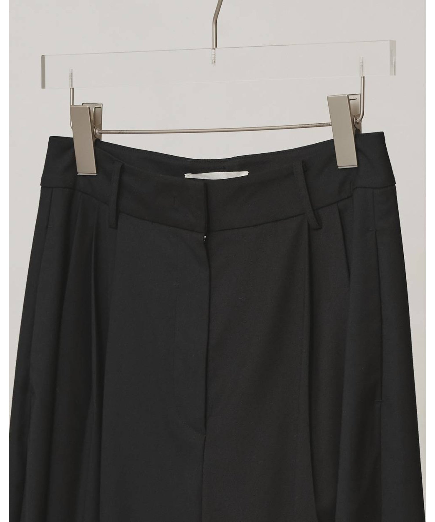 Lightweight Tuck Trousers