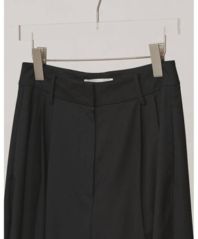 Lightweight Tuck Trousers