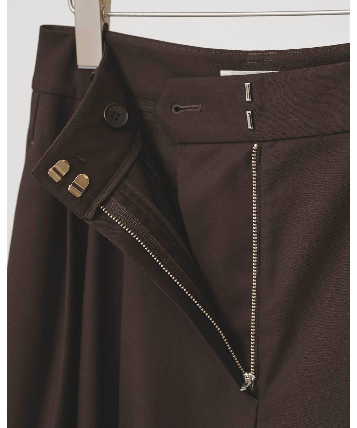 Lightweight Tuck Trousers