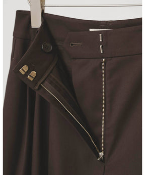 Lightweight Tuck Trousers