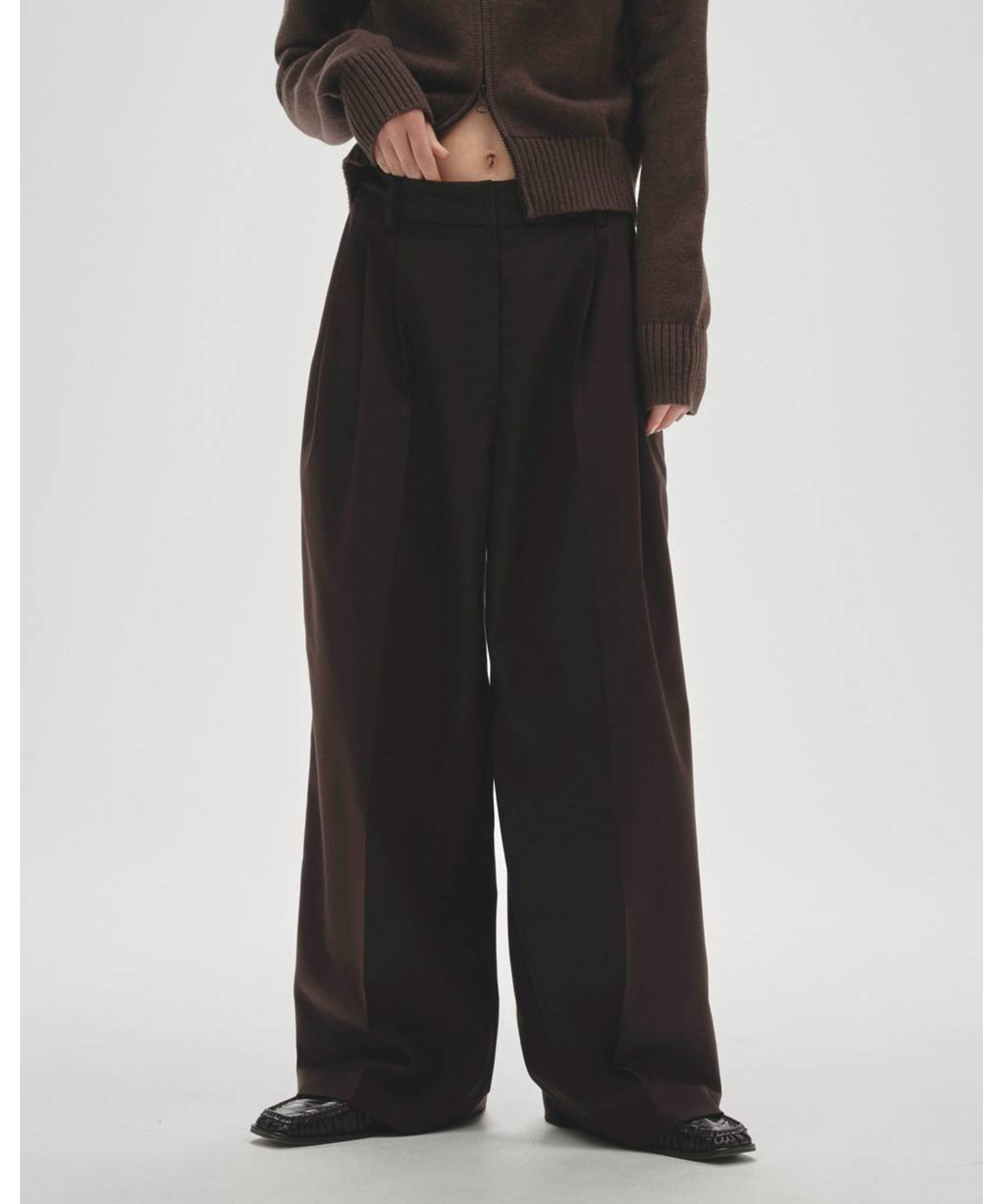Lightweight Tuck Trousers