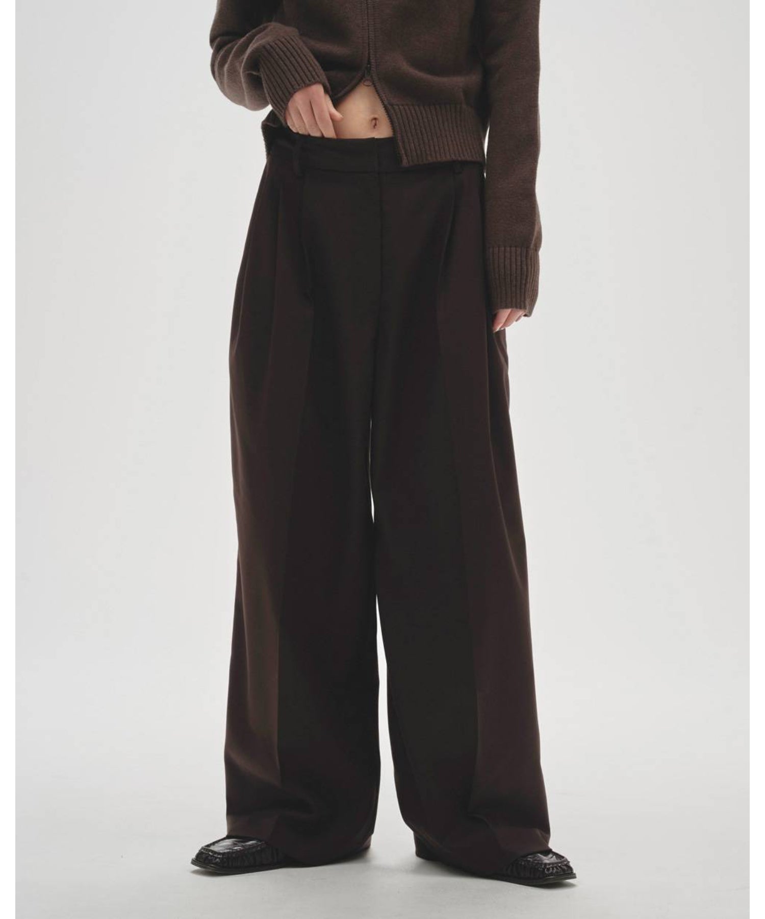 Lightweight Tuck Trousers