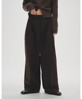 Lightweight Tuck Trousers