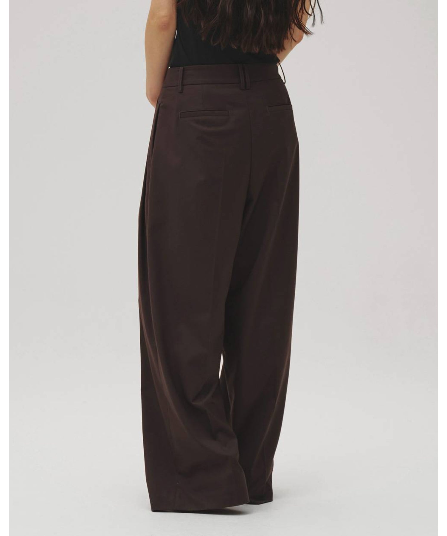 Lightweight Tuck Trousers