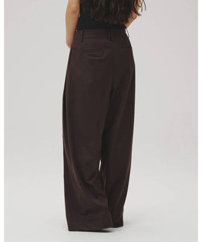 Lightweight Tuck Trousers