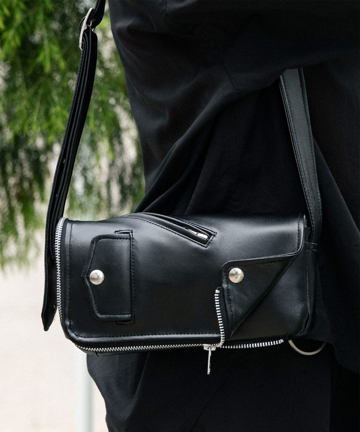excerption riders flap shoulde