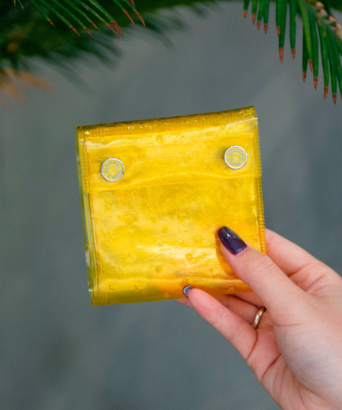nothing to hide vinyl ostrich card wallet