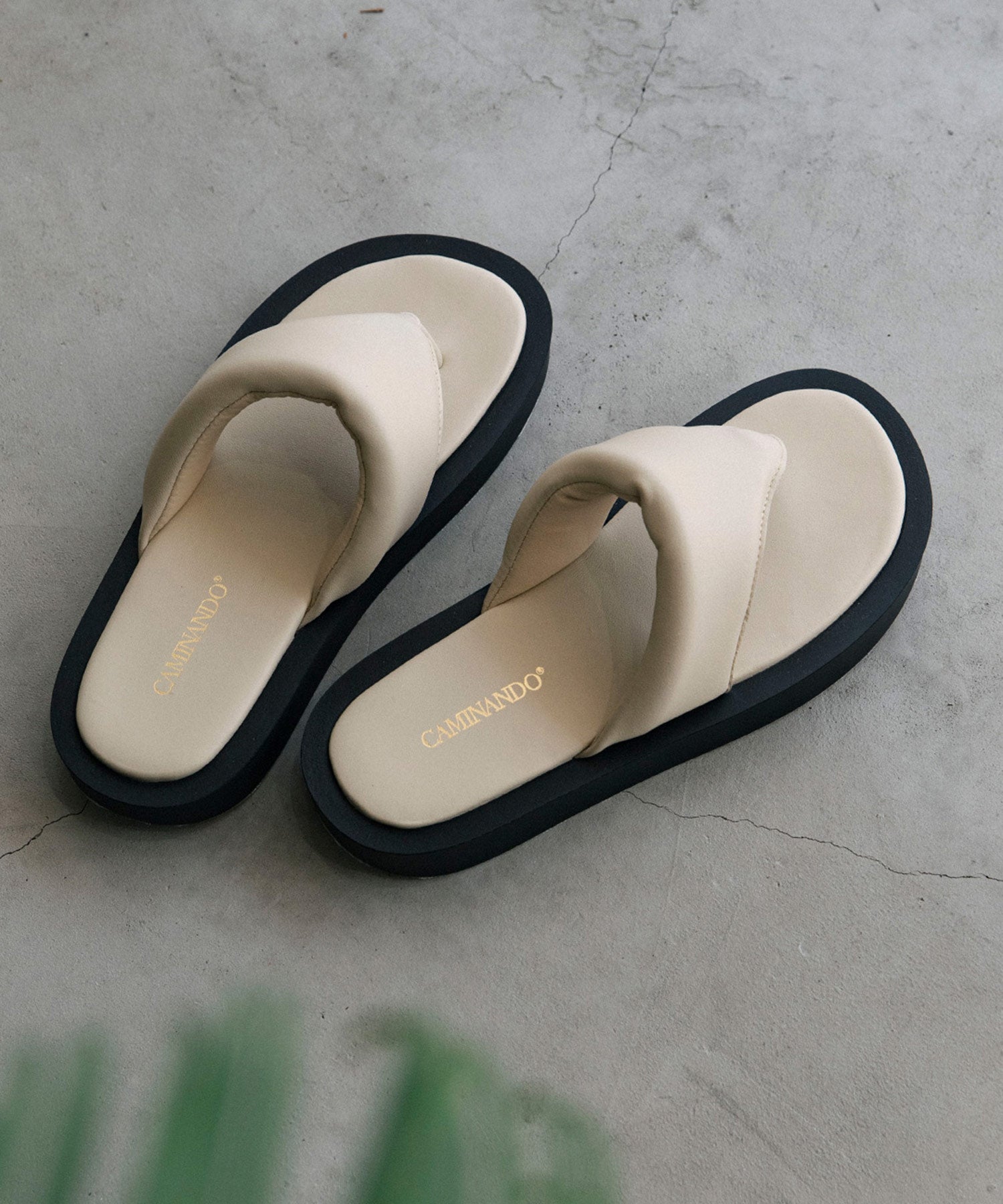 PADDED THONG SANDALS - CAMINANDO (カミナンド) - shoes PADDED THONG SANDALS - CAMINANDO (カミナンド) - shoes