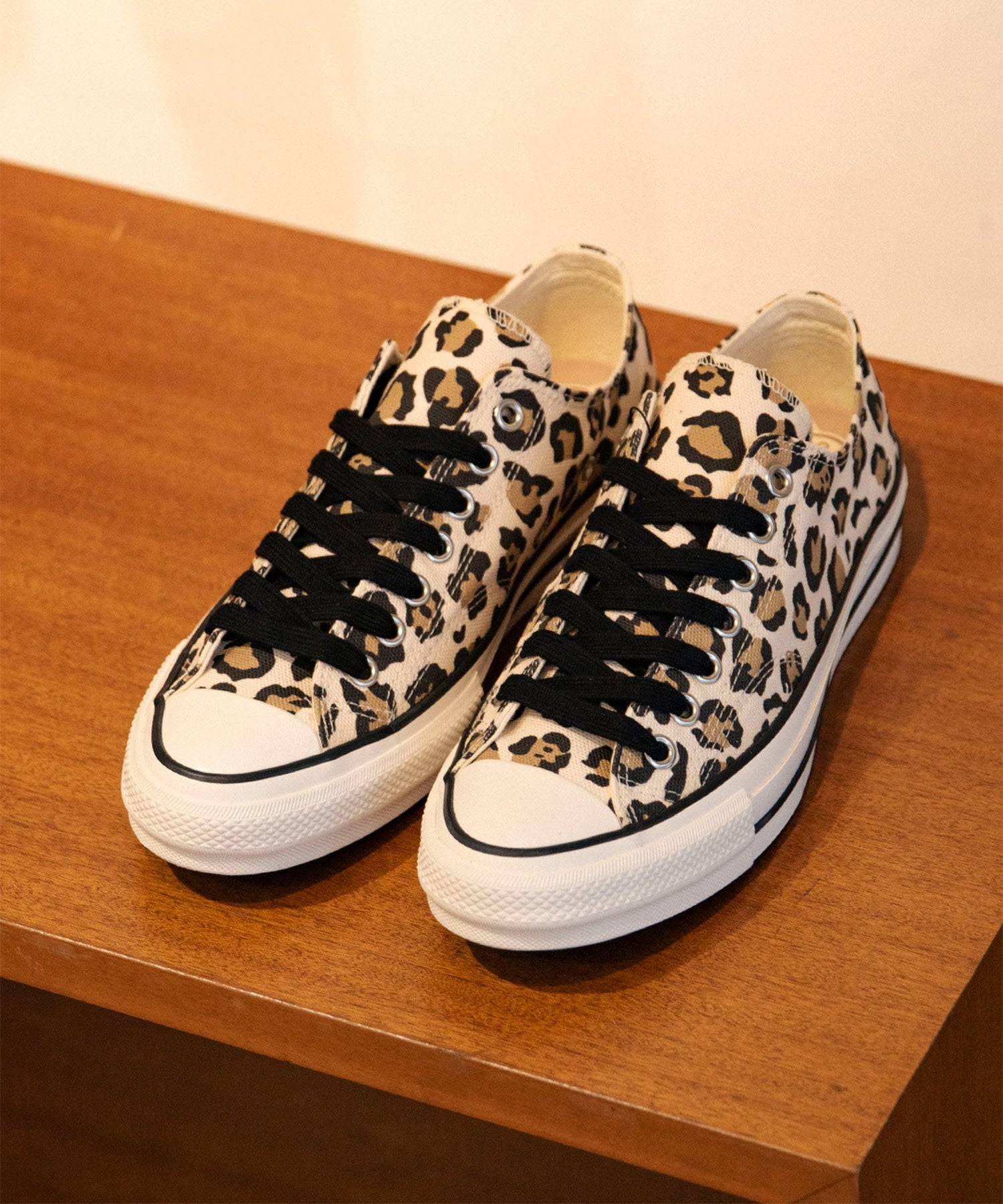 CHUCK TAYLOR MATERIAL OX